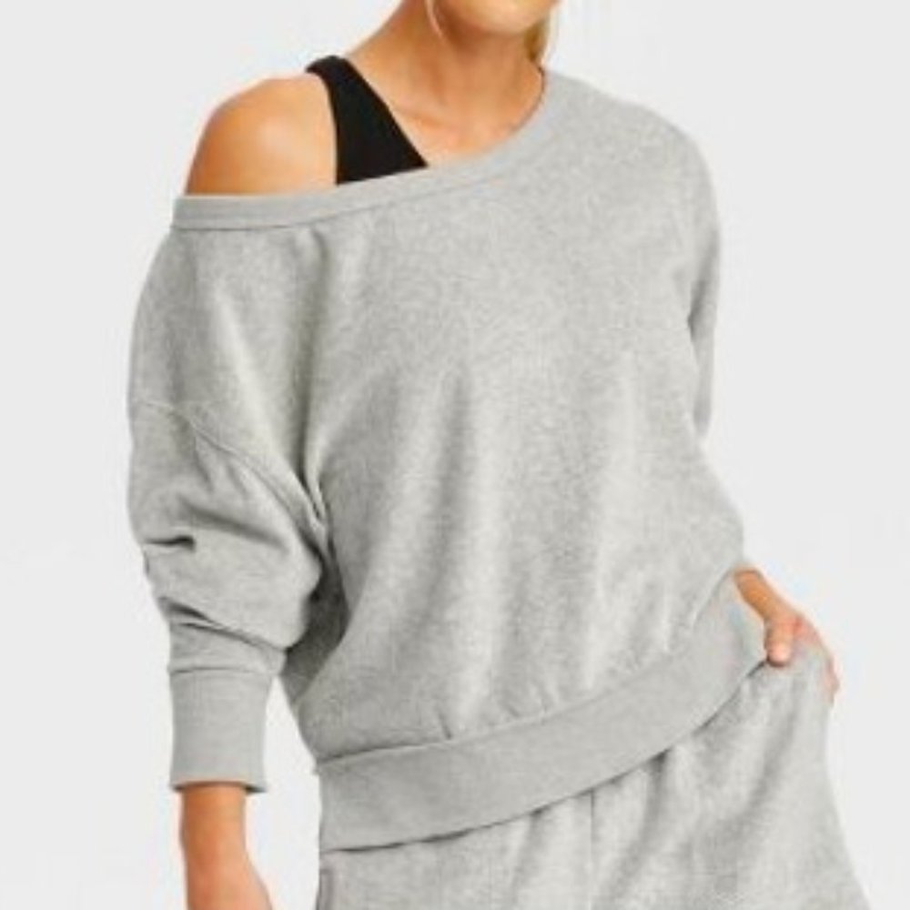 BNWT JoyLab Velour Sweatshirt (L)